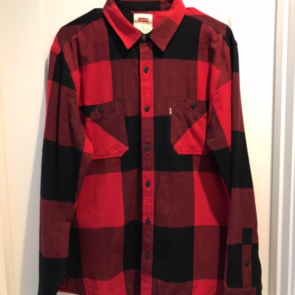 Levi’s flannel size M